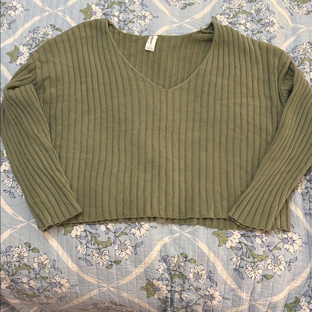 Abound Green Ribbed V-Neck Crop Top